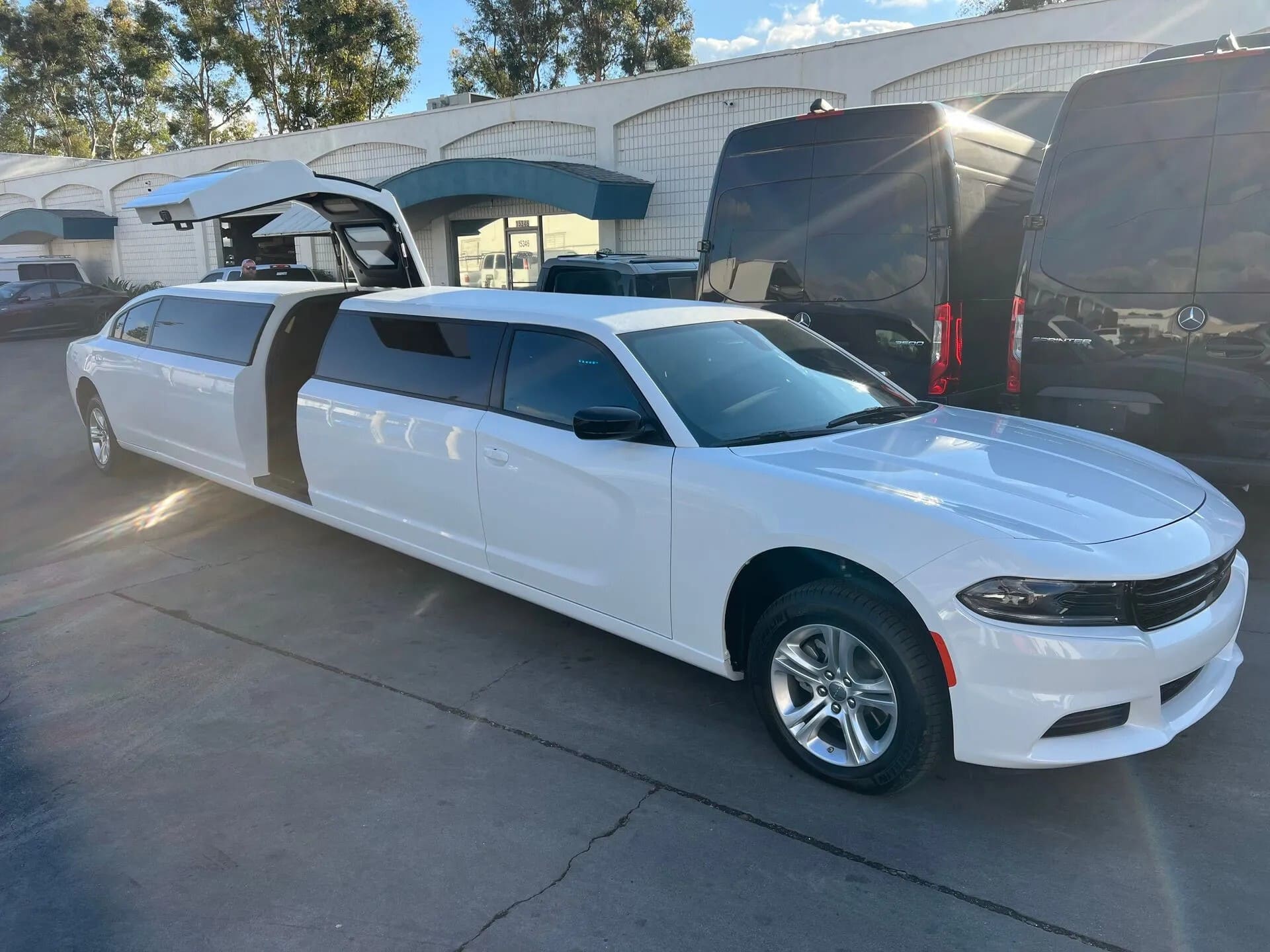Charger limo exterior