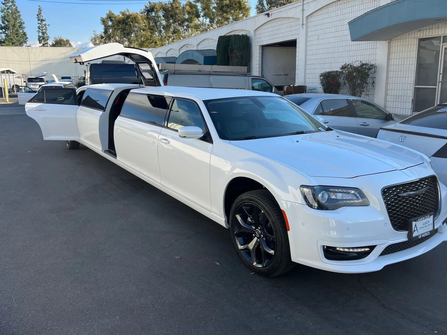 Chrysler 300 limo exterior